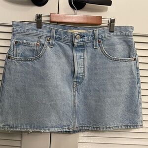 Levi’s Icon Light Wash Jean Skirt